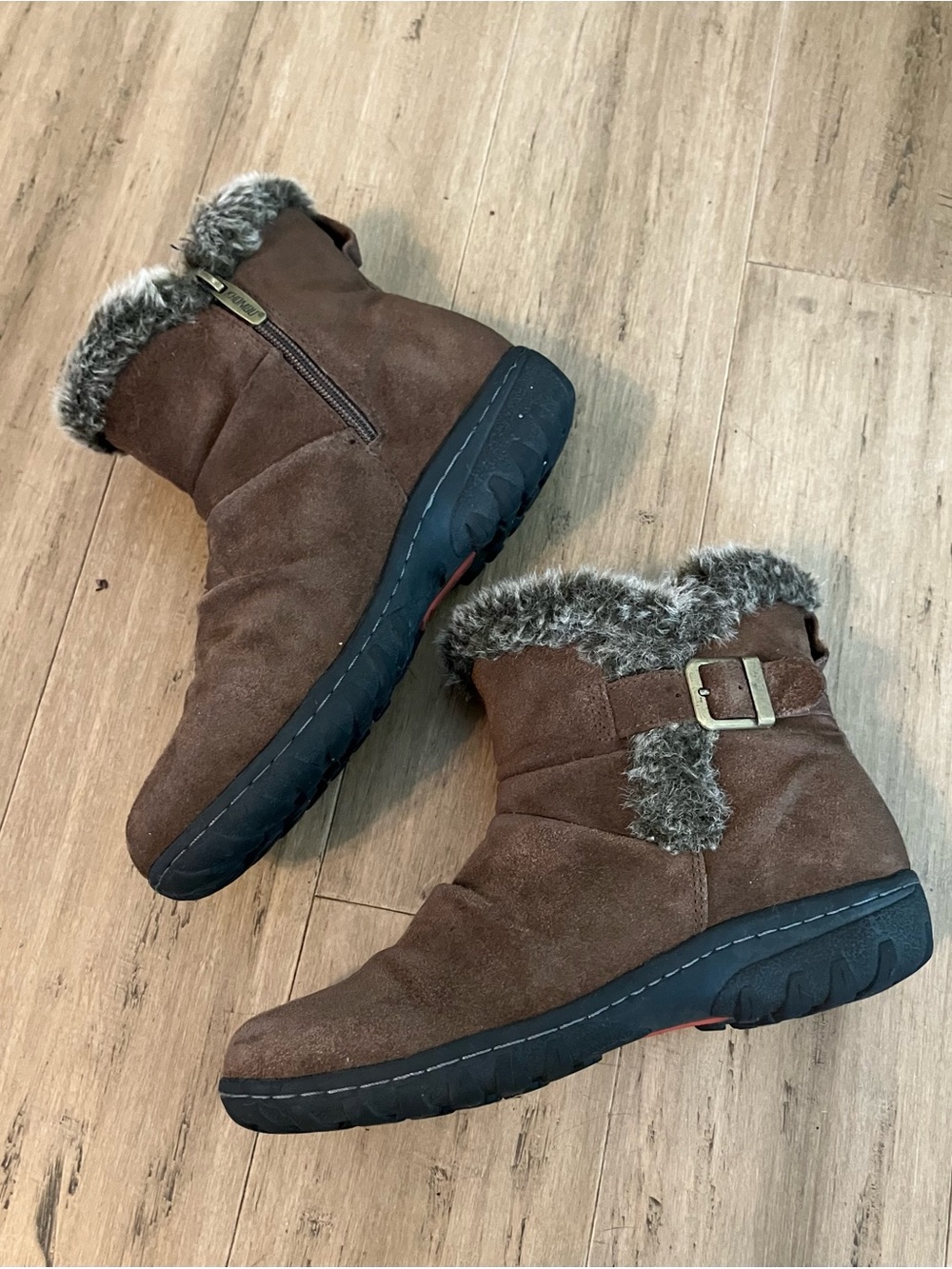 Kombucha leather cuffed lined brown women’s boots. Side zip size 8